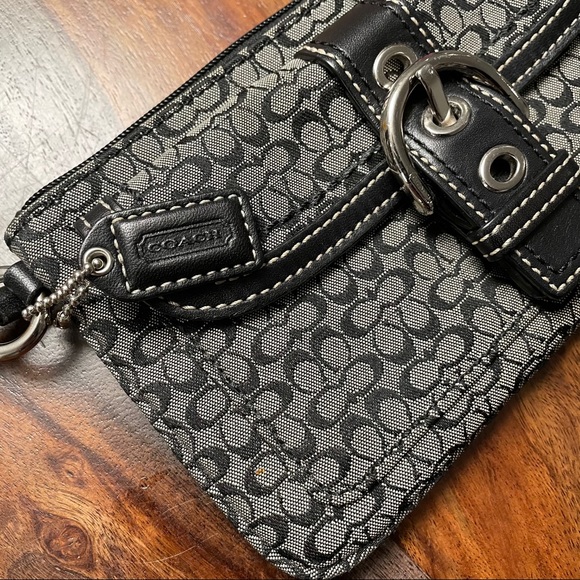 Small Coach wristlet - Picture 3 of 3